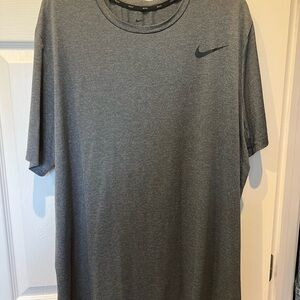 Nike Men's Gray T-Shirt